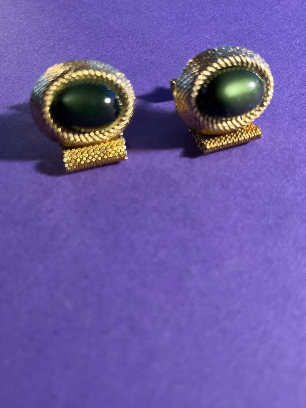 VINTAGE GOLD TONE MESH WRAPAROUND CUFFLINKS FAUX JASPER OVAL STONES
